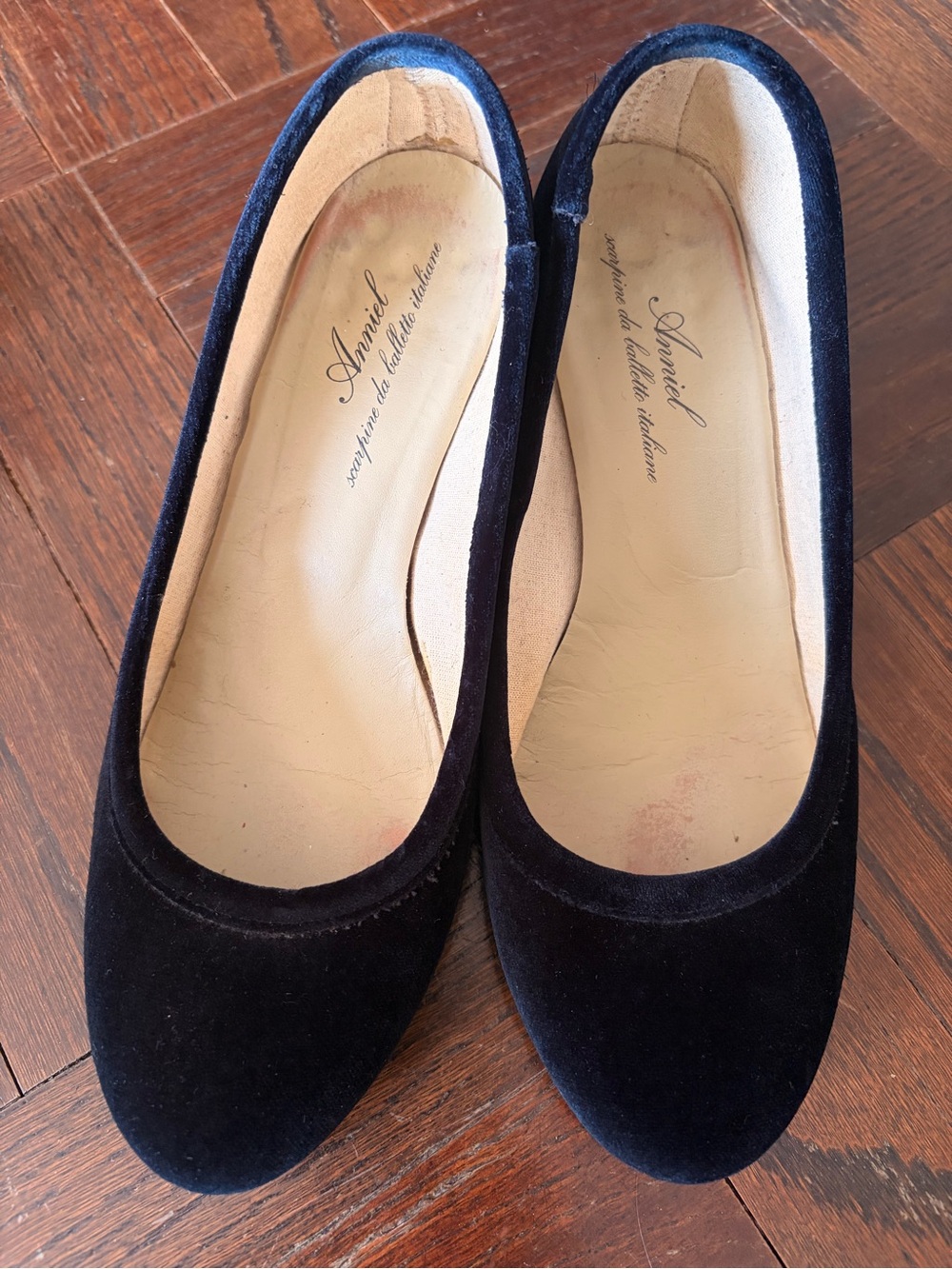 Annie Black Velvet Round-Toe Ballet Flats
